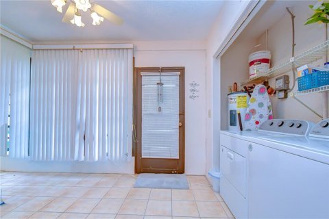 Condo in Zephyrhills, Florida, 2 bedrooms № 2098033 - photo 23