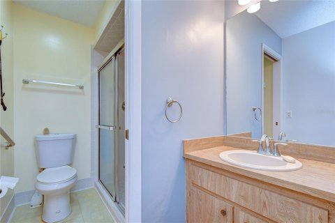 Condo in Zephyrhills, Florida, 2 bedrooms № 2098033 - photo 17