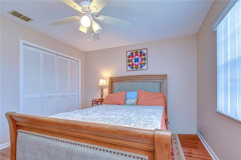 Condo in Zephyrhills, Florida, 2 bedrooms № 2098033 - photo 21