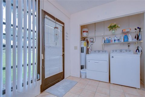 Condo in Zephyrhills, Florida, 2 bedrooms № 2098033 - photo 24
