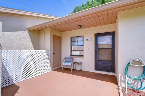 Condo in Zephyrhills, Florida, 2 bedrooms № 2098033 - photo 2