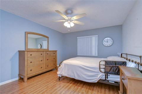 Condo in Zephyrhills, Florida, 2 bedrooms № 2098033 - photo 15