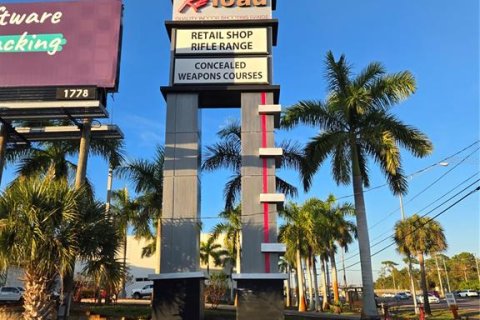 Commercial property in Tarpon Springs, Florida 509.94 sq.m. № 2212287 - photo 15