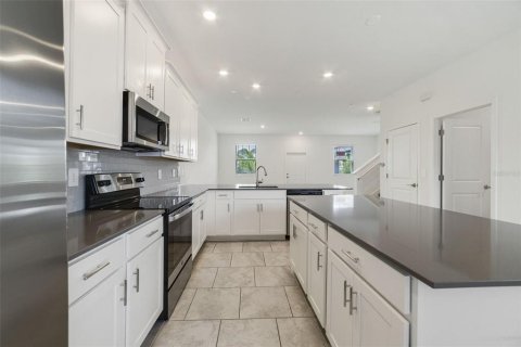 Townhouse in Kissimmee, Florida 3 bedrooms, 150.04 sq.m. № 1822429 - photo 4