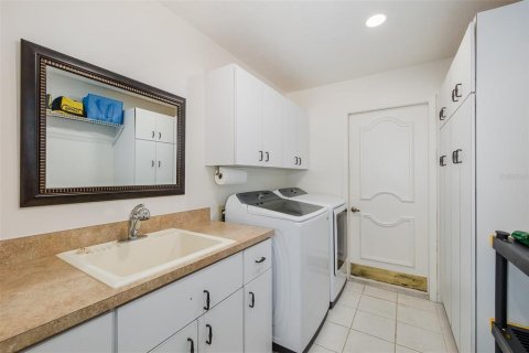 Villa ou maison à vendre à New Port Richey, Floride: 3 chambres, 176.14 m2 № 2415307 - photo 13
