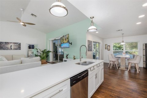 Villa ou maison à vendre à New Port Richey, Floride: 3 chambres, 176.14 m2 № 2415307 - photo 12