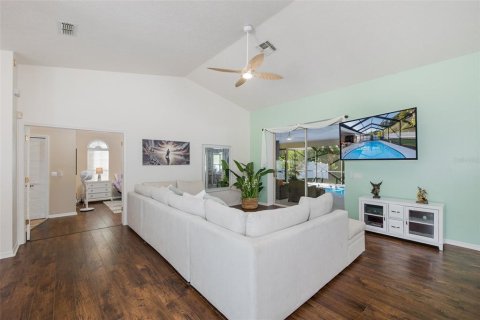Villa ou maison à vendre à New Port Richey, Floride: 3 chambres, 176.14 m2 № 2415307 - photo 15