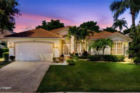 House in Boynton Beach, Florida 3 bedrooms, 219.53 sq.m. № 1750352 - photo 1