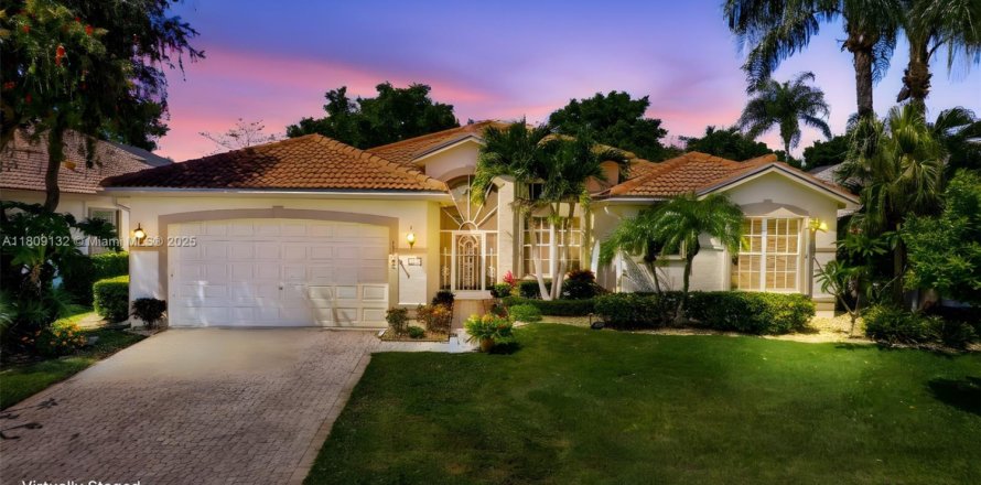 House in Boynton Beach, Florida 3 bedrooms, 219.53 sq.m. № 1750352