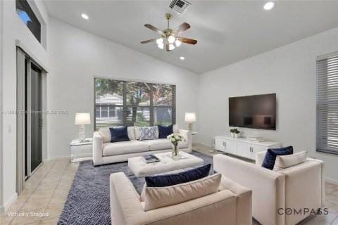 House in Boynton Beach, Florida 3 bedrooms, 219.53 sq.m. № 1750352 - photo 9