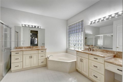 House in Boynton Beach, Florida 3 bedrooms, 219.53 sq.m. № 1750352 - photo 15
