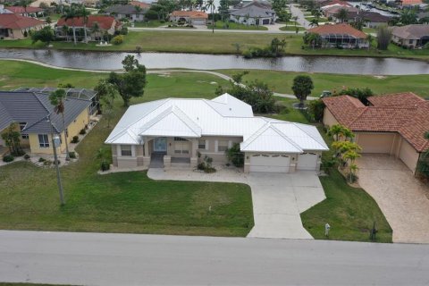 Casa en alquiler en Punta Gorda, Florida, 3 dormitorios, 199.55 m2 № 1511735 - foto 1