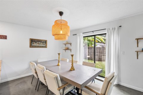 House in Temple Terrace, Florida 4 bedrooms, 217.76 sq.m. № 2356161 - photo 9