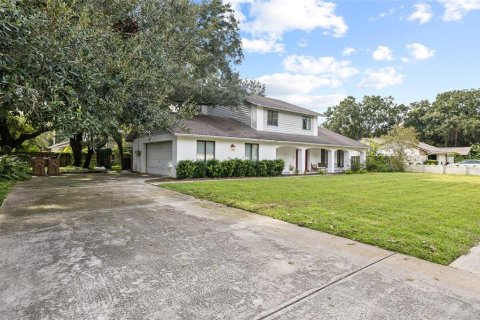 House in Temple Terrace, Florida 4 bedrooms, 217.76 sq.m. № 2356161 - photo 2