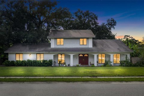 Villa ou maison à Temple Terrace, Floride 4 chambres, 217.76 m2 № 2356161