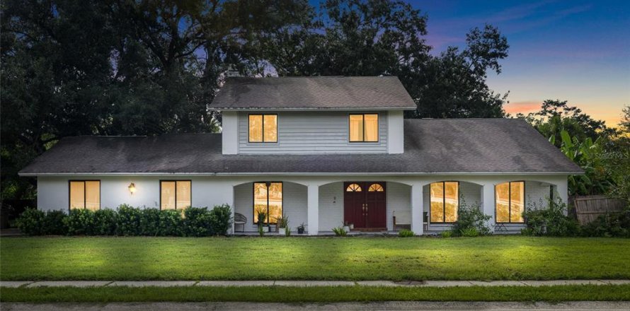 House in Temple Terrace, Florida 4 bedrooms, 217.76 sq.m. № 2356161