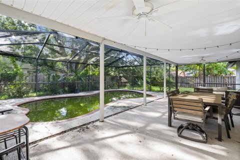 House in Temple Terrace, Florida 4 bedrooms, 217.76 sq.m. № 2356161 - photo 22