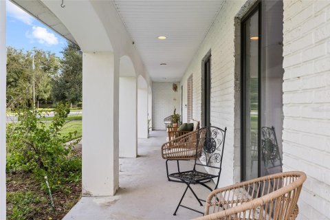 House in Temple Terrace, Florida 4 bedrooms, 217.76 sq.m. № 2356161 - photo 3