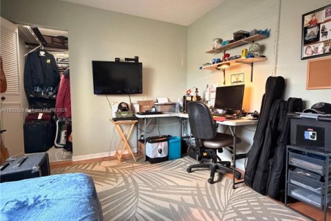 Condo in Greenacres, Florida, 2 bedrooms № 1977082 - photo 19