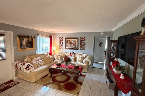 Condo in Greenacres, Florida, 2 bedrooms № 1977082 - photo 4