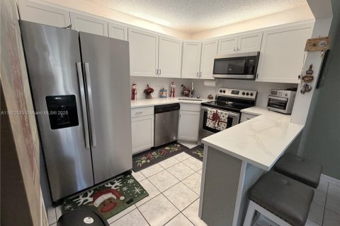 Condo in Greenacres, Florida, 2 bedrooms № 1977082 - photo 9
