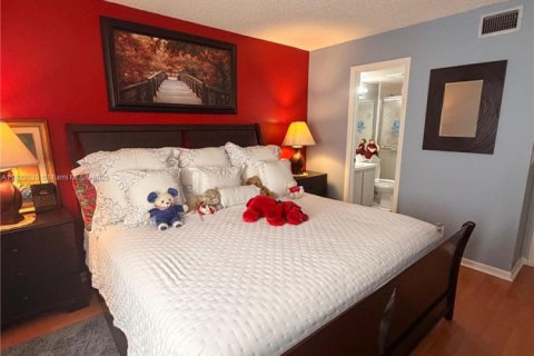 Condo in Greenacres, Florida, 2 bedrooms № 1977082 - photo 28