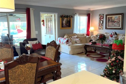 Condo in Greenacres, Florida, 2 bedrooms № 1977082 - photo 14