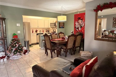 Condo in Greenacres, Florida, 2 bedrooms № 1977082 - photo 5