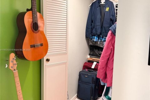 Condo in Greenacres, Florida, 2 bedrooms № 1977082 - photo 20