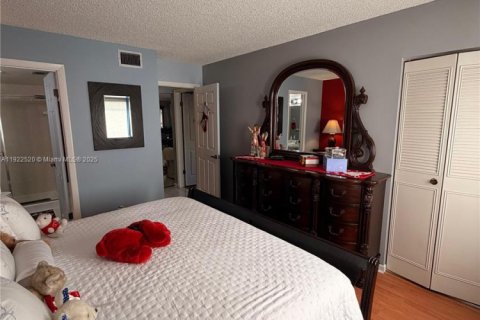 Condo in Greenacres, Florida, 2 bedrooms № 1977082 - photo 29
