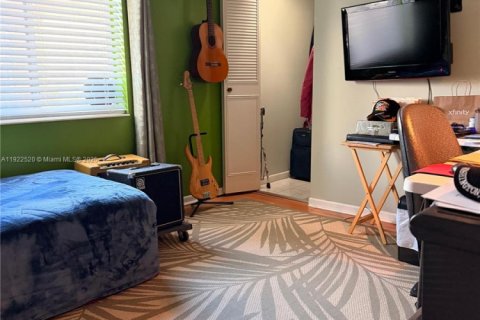 Condo in Greenacres, Florida, 2 bedrooms № 1977082 - photo 18