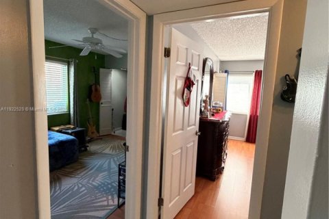 Condo in Greenacres, Florida, 2 bedrooms № 1977082 - photo 15