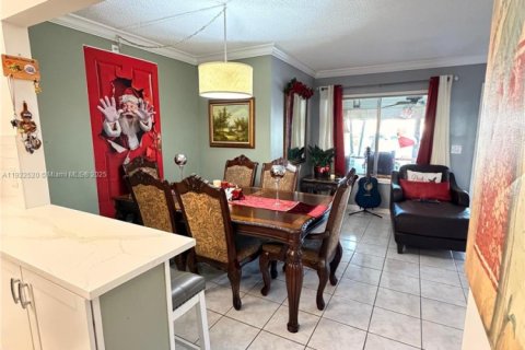 Condo in Greenacres, Florida, 2 bedrooms № 1977082 - photo 8