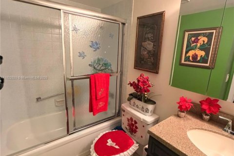 Condo in Greenacres, Florida, 2 bedrooms № 1977082 - photo 25