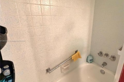 Condo in Greenacres, Florida, 2 bedrooms № 1977082 - photo 26