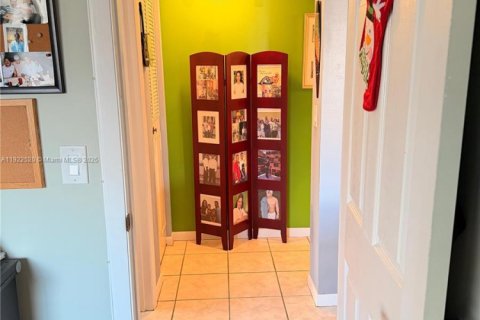 Condo in Greenacres, Florida, 2 bedrooms № 1977082 - photo 22