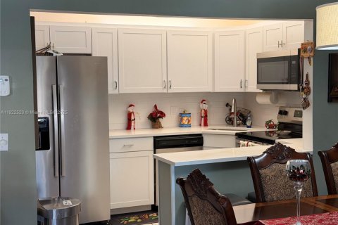 Condo in Greenacres, Florida, 2 bedrooms № 1977082 - photo 10