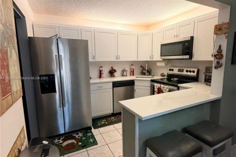 Condo in Greenacres, Florida, 2 bedrooms № 1977082 - photo 11