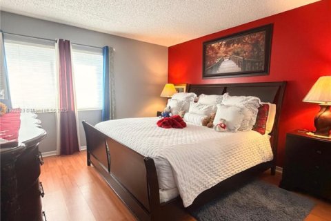 Condo in Greenacres, Florida, 2 bedrooms № 1977082 - photo 27