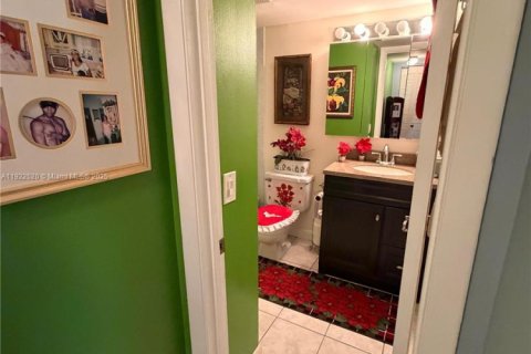 Condo in Greenacres, Florida, 2 bedrooms № 1977082 - photo 24