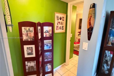 Condo in Greenacres, Florida, 2 bedrooms № 1977082 - photo 23