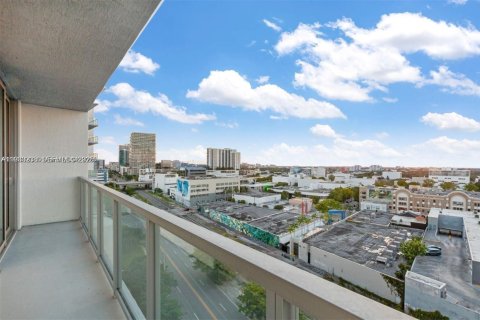 Condo in Miami, Florida, 1 bedroom № 2035064 - photo 18