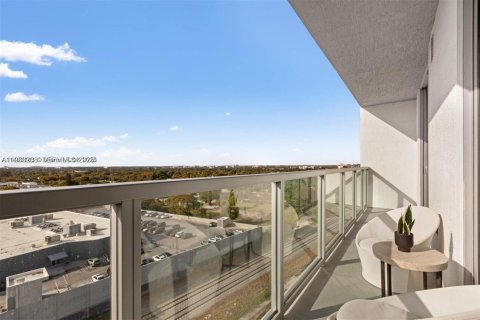 Condo in Miami, Florida, 1 bedroom № 2035064 - photo 10