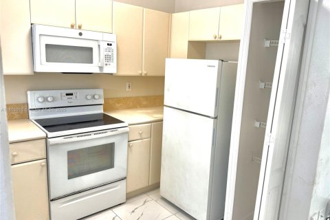 Condo in Homestead, Florida, 3 bedrooms № 1924588 - photo 11