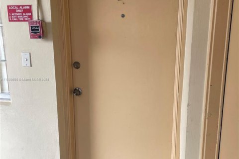 Condominio en venta en North Miami, Florida, 2 dormitorios, 116.13 m2 № 1985473 - foto 13