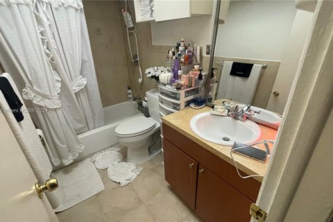 Condominio en venta en North Miami, Florida, 2 dormitorios, 116.13 m2 № 1985473 - foto 9