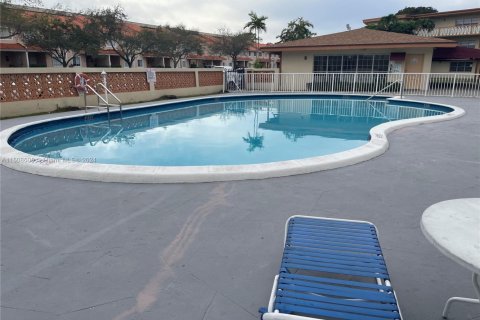 Condominio en venta en North Miami, Florida, 2 dormitorios, 116.13 m2 № 1985473 - foto 17