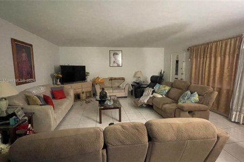 Condominio en venta en North Miami, Florida, 2 dormitorios, 116.13 m2 № 1985473 - foto 3