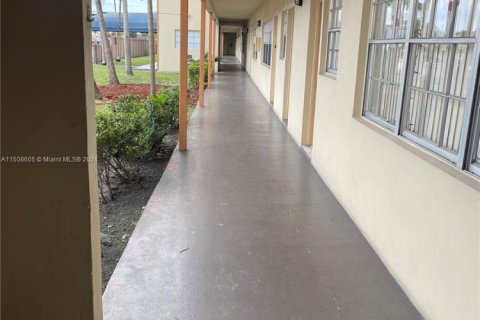 Condominio en venta en North Miami, Florida, 2 dormitorios, 116.13 m2 № 1985473 - foto 15