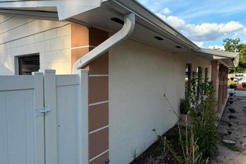 Casa en venta en Brandon, Florida, 4 dormitorios, 143.35 m2 № 2095691 - foto 5